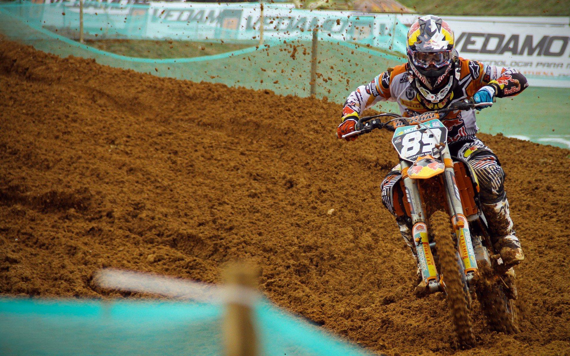 马卡报独家披露，姆巴佩身体状态未达百分百，欧冠关键战对阵巴萨将暂居替补