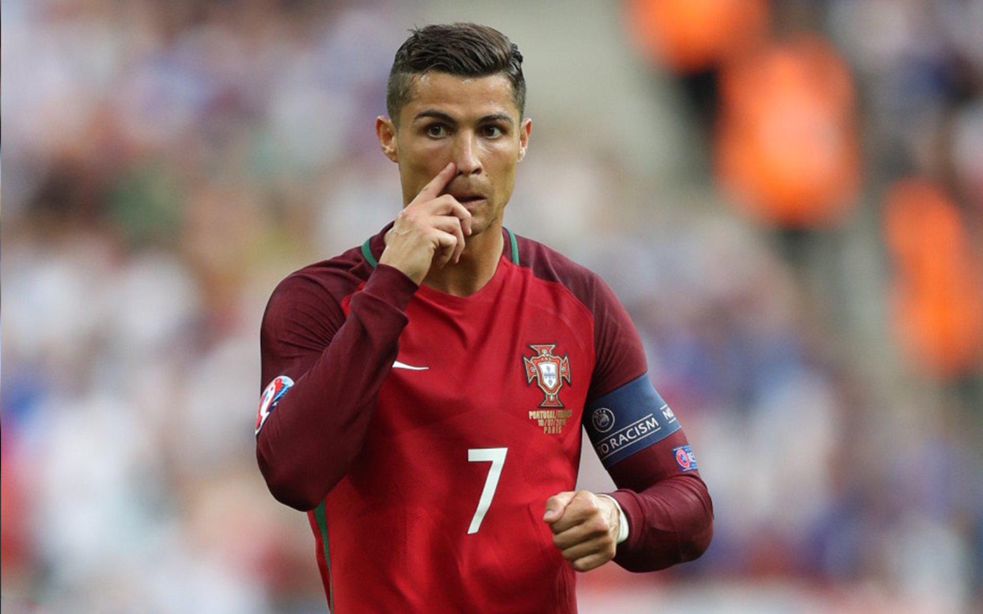 荷兰足球风暴，范尼斯特鲁伊末轮前闪电辞职，背后暗藏晚上谈好早上变卦谜团